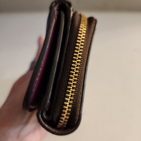 Like New Womens Trifold with Zip Signature Wallet - Picture 3 of 7